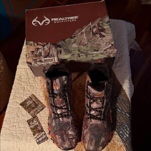 Realtree Camo Boots with Orange Accents Sz 9.5 M BNIB